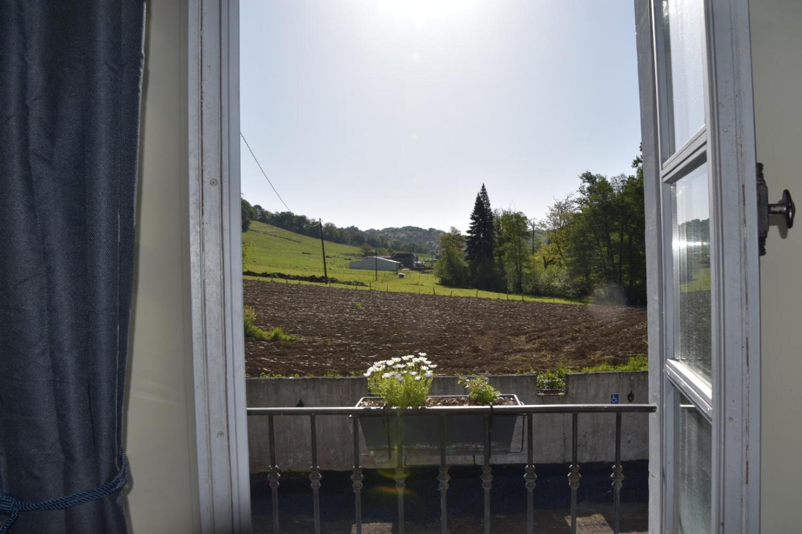 Chateau Roquehort Avec Ev Recharge Point 22Kw Monein Exterior foto